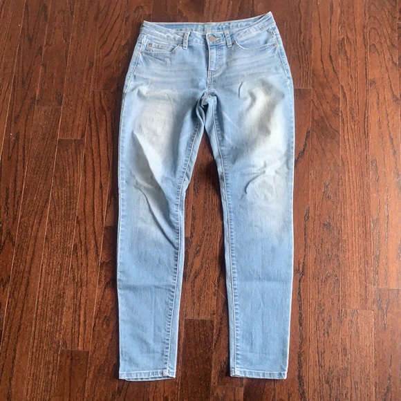 Jennifer Lopez Jeans, Size 2, Made in Cambodia - Picture 2 of 4